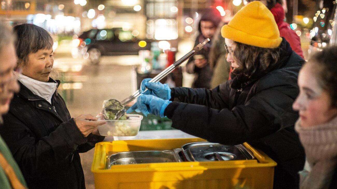 Essensausgabe der Berliner Obdachlosenhilfe