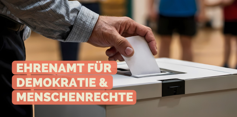 Person steckt einen Wahlzettel in eine Wahlurne